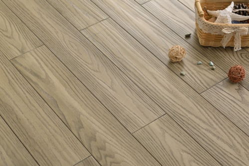 木之初實(shí)木地板與塑膠地板的視覺效果與產(chǎn)品特點(diǎn)對(duì)比