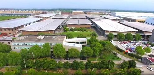 樂邁石晶地板工廠實(shí)景探秘 綠色科技與木地板美學(xué)的完美融合