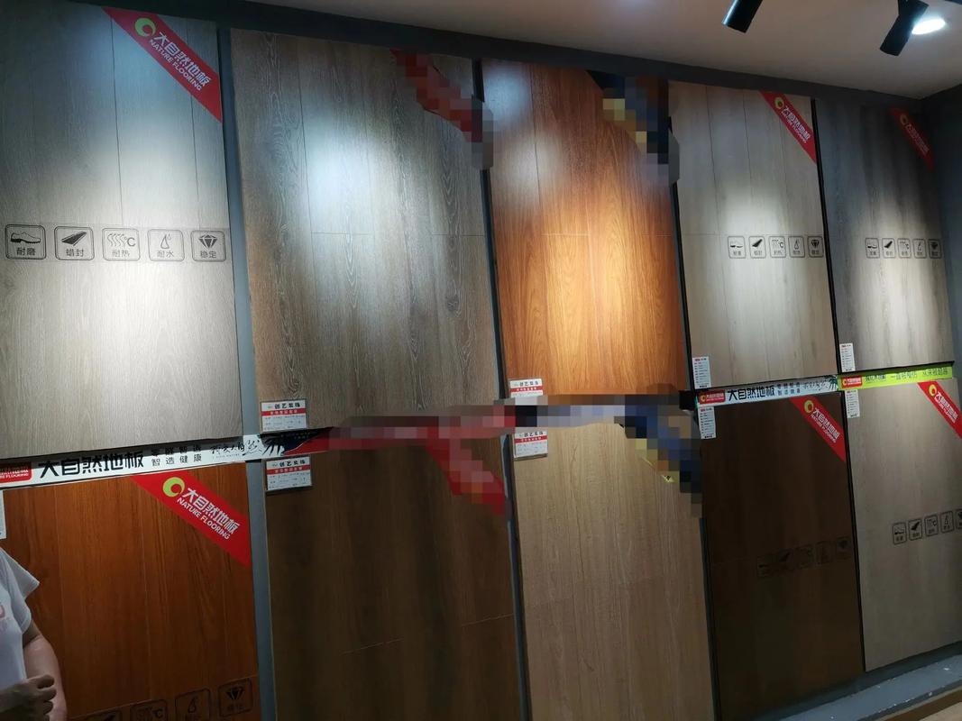 大自然地板·木門(潼南工廠直營(yíng)店)新品上樣，塑膠地板引領(lǐng)家居新潮流
